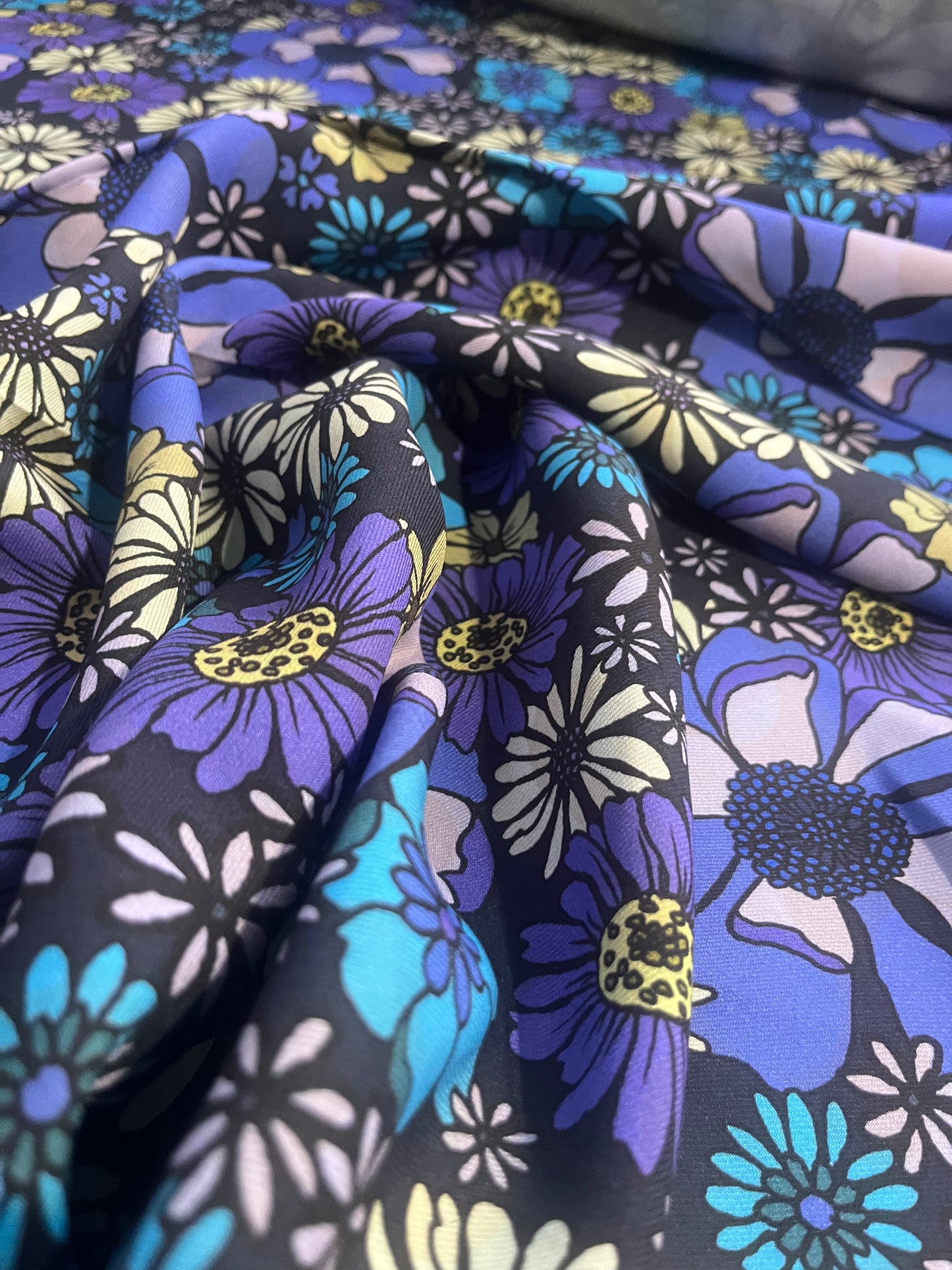LOTTI 001 warm viscose twill flower print