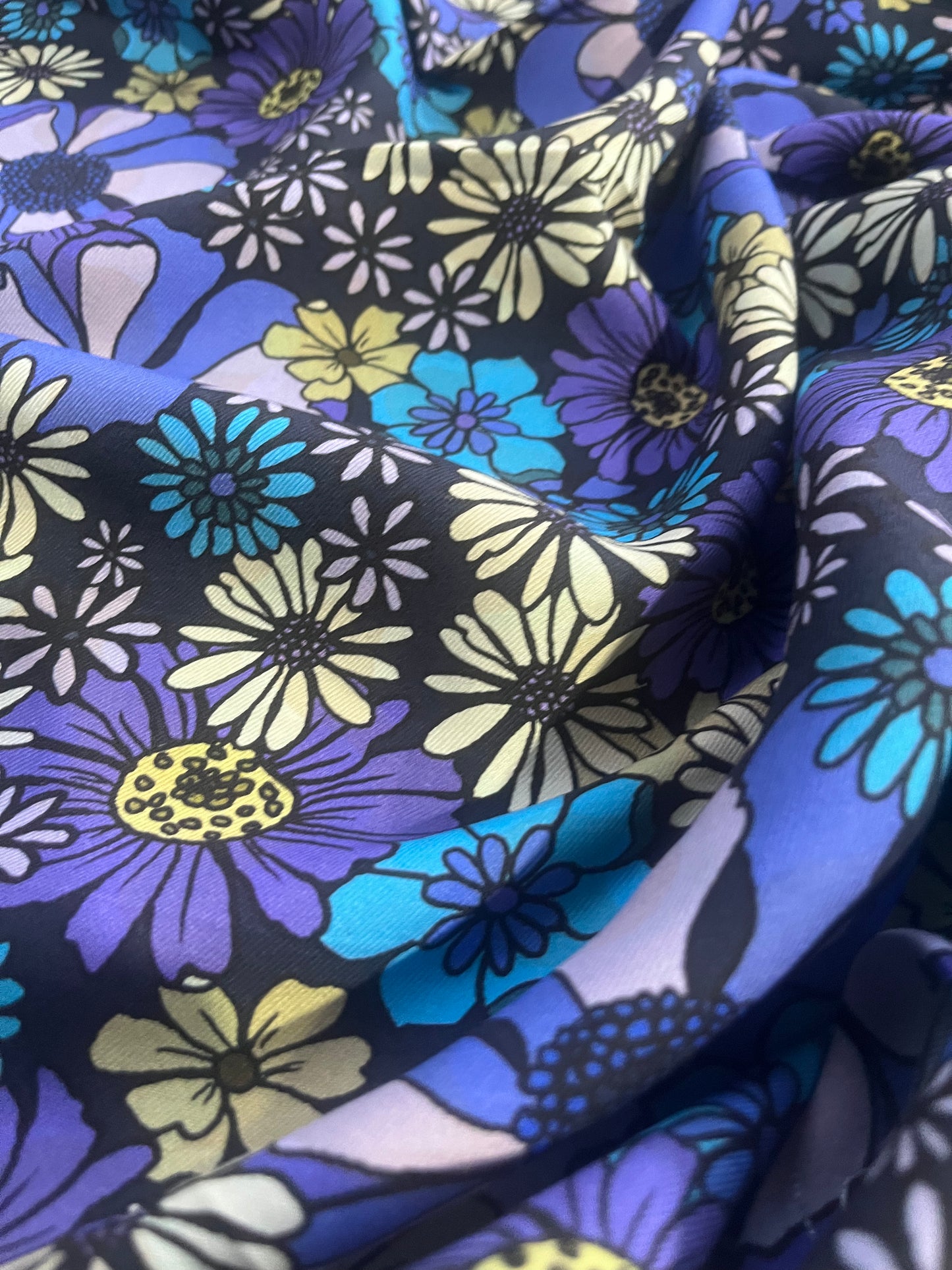 LOTTI 001 warm viscose twill flower print
