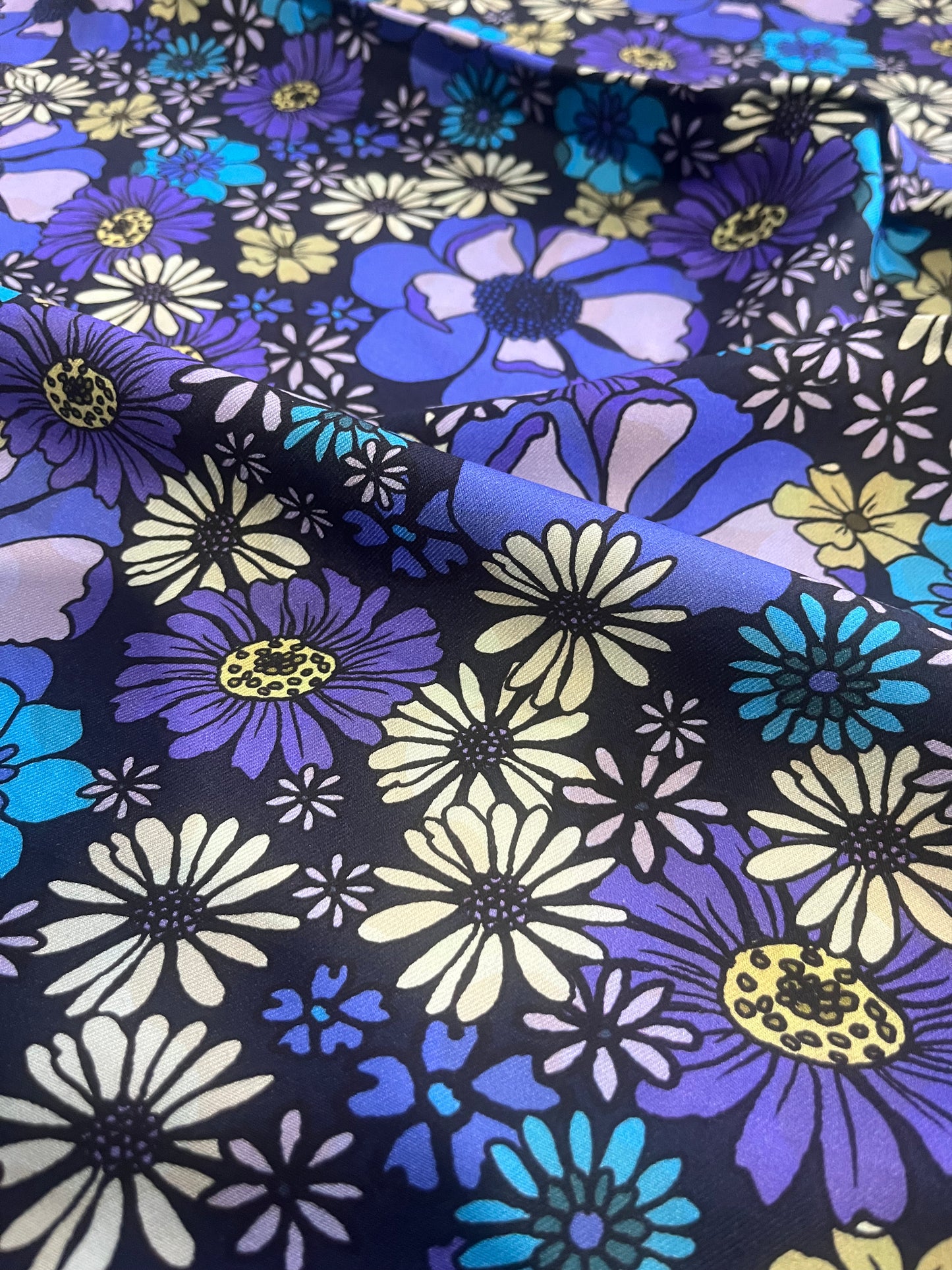 LOTTI 001 warm viscose twill flower print