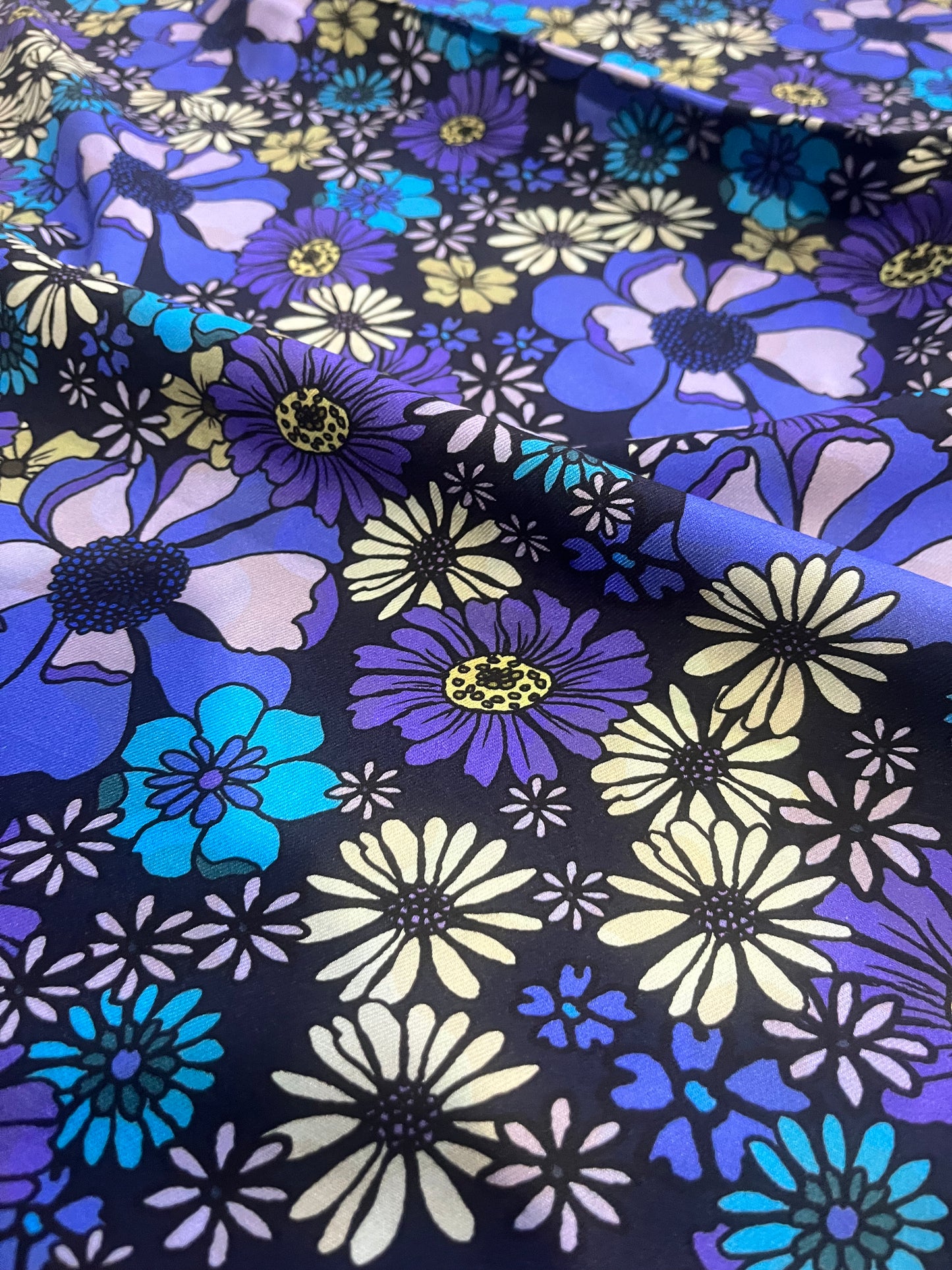 LOTTI 001 warm viscose twill flower print