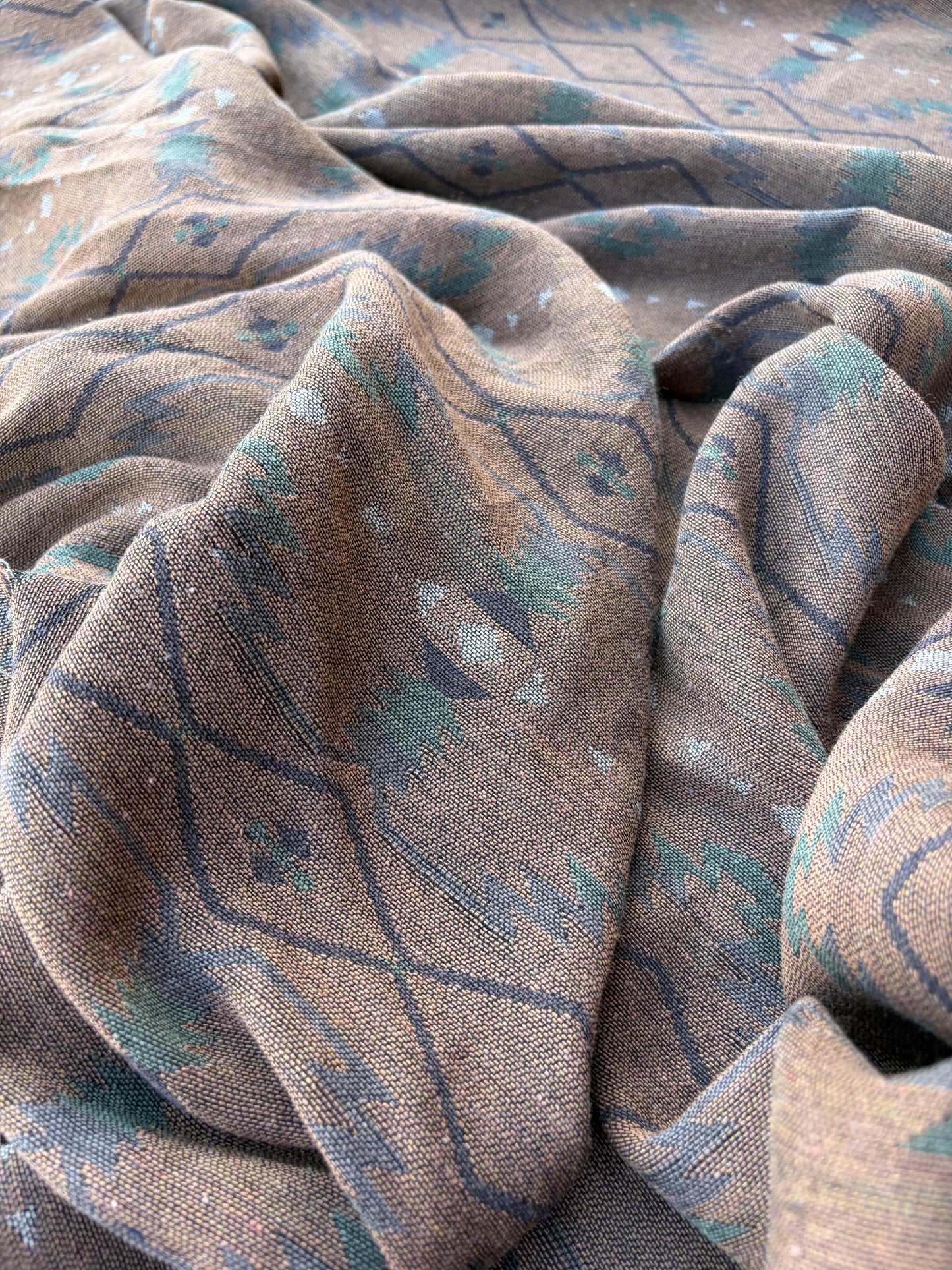 BART 012 brown/bronze ethnical wool jacquard