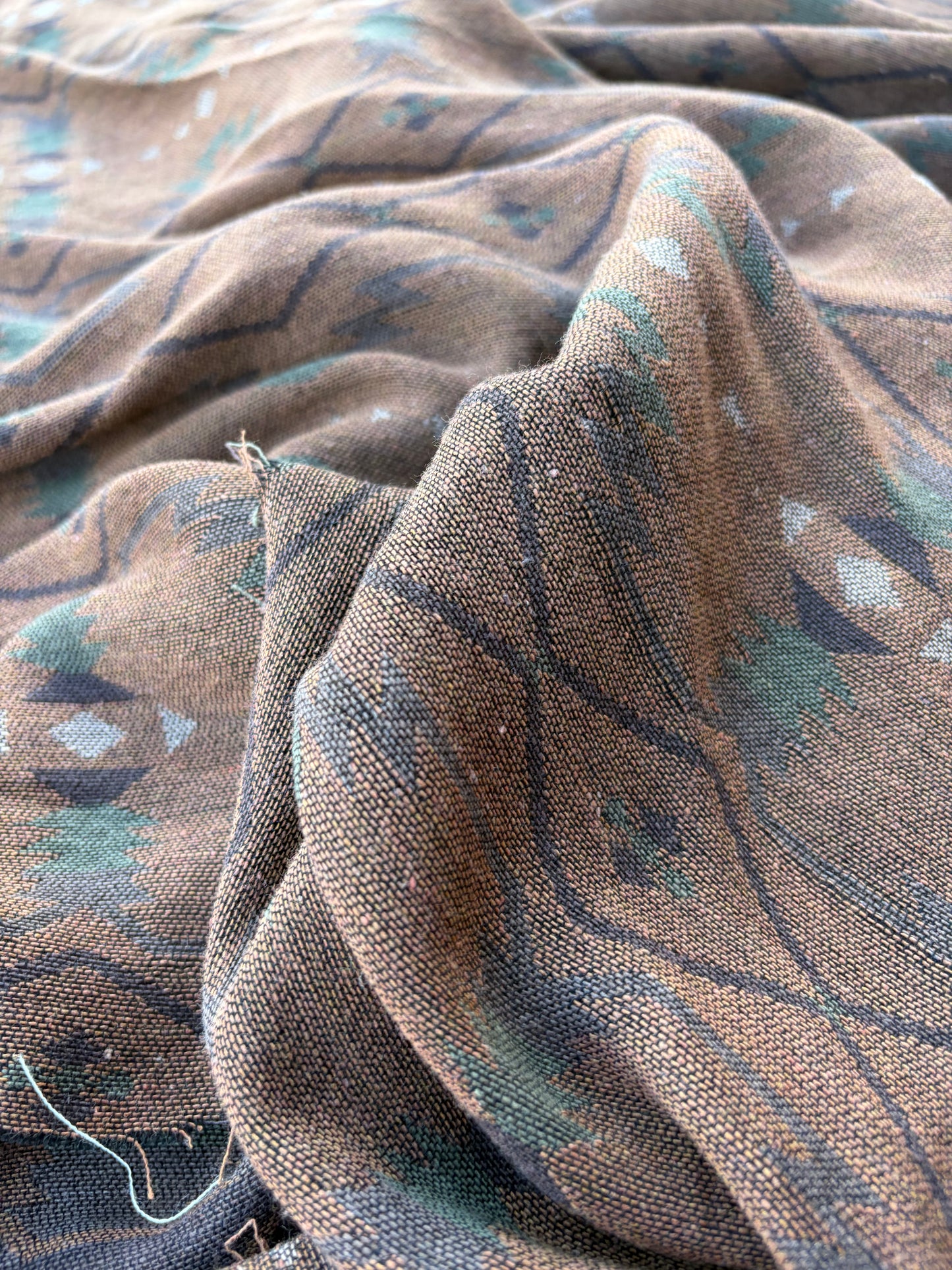 BART 012 brown/bronze ethnical wool jacquard