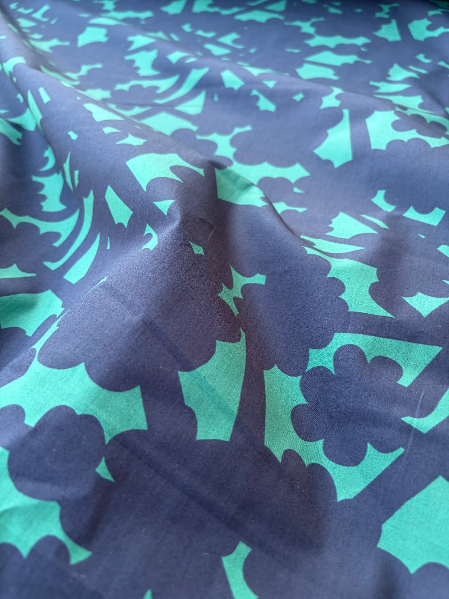 BART 013 green/navy floral print cotton poplin
