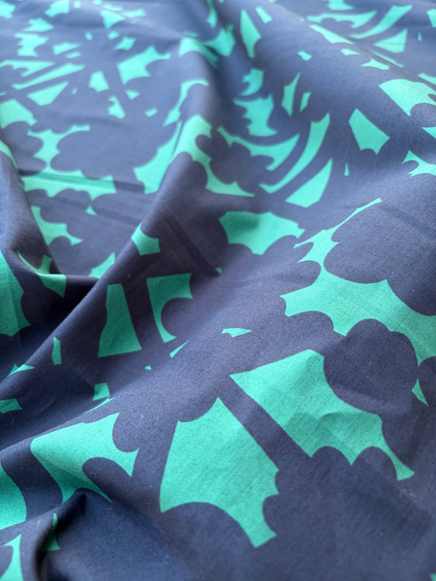 BART 013 green/navy floral print cotton poplin