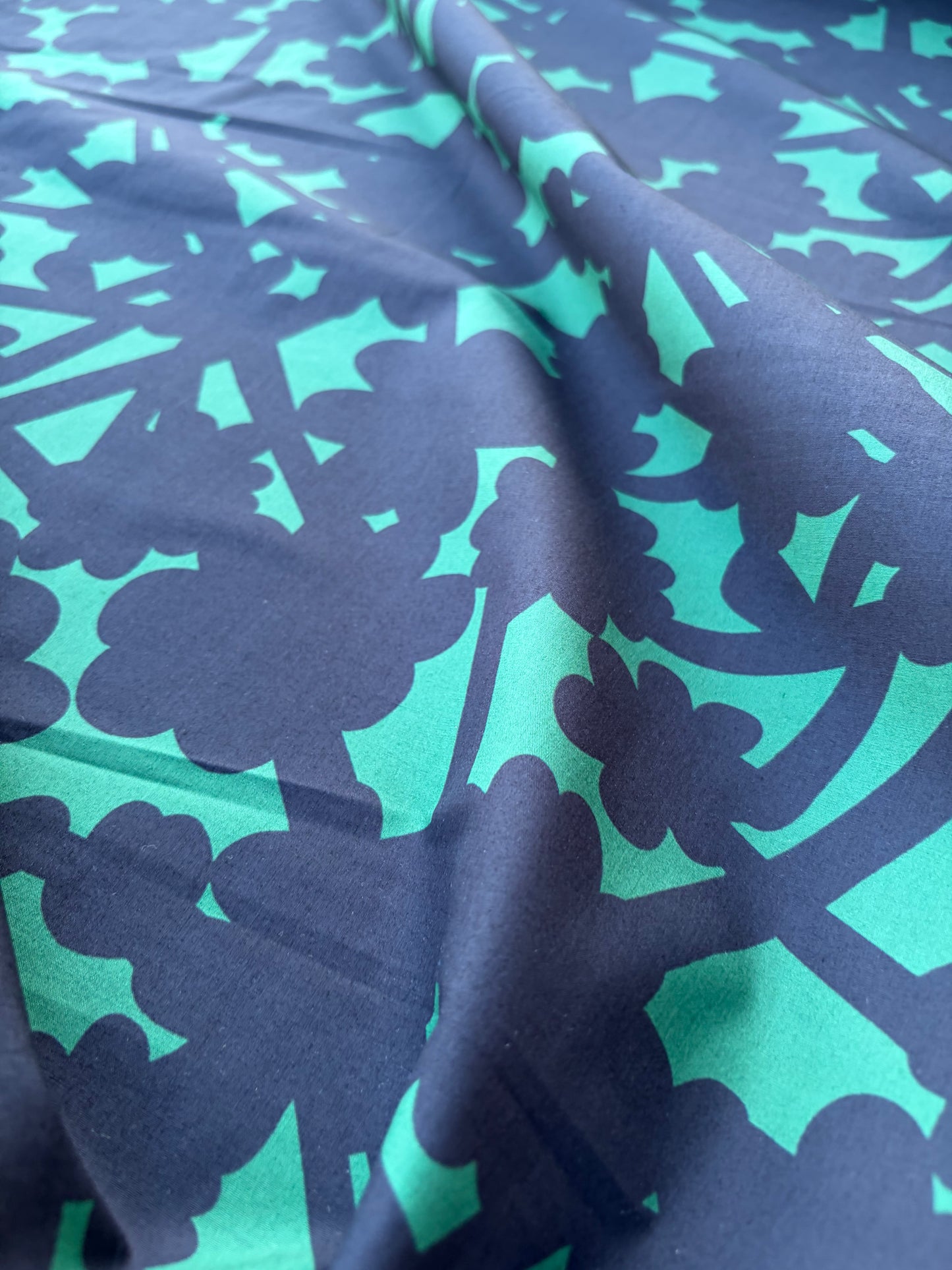 BART 013 green/navy floral print cotton poplin