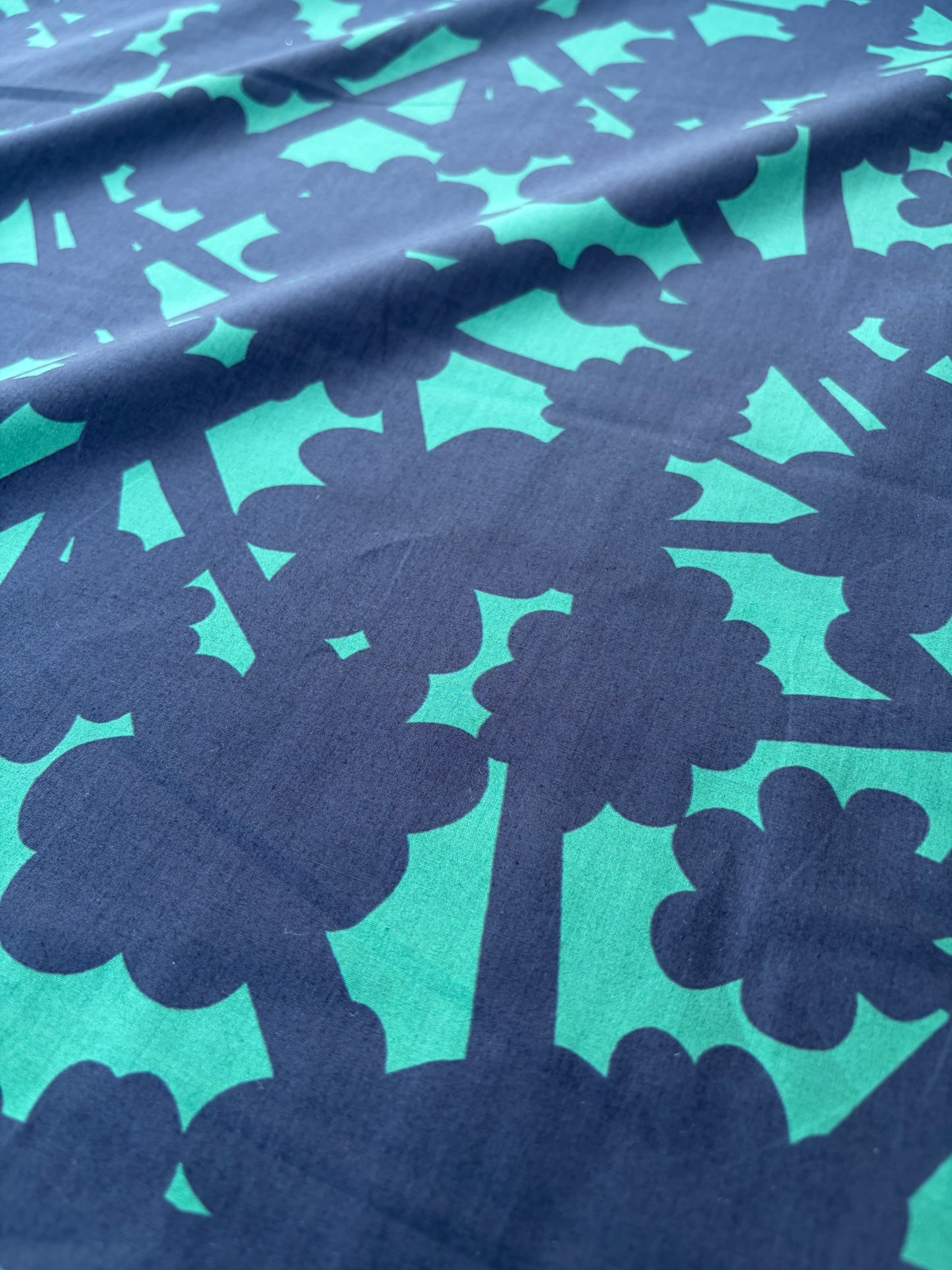 BART 013 green/navy floral print cotton poplin