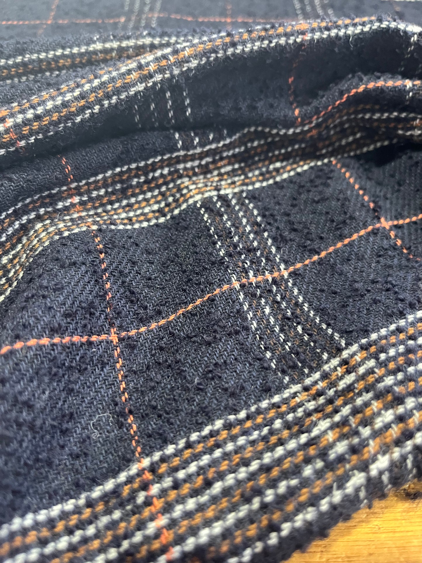 G02 wool check navy/camel