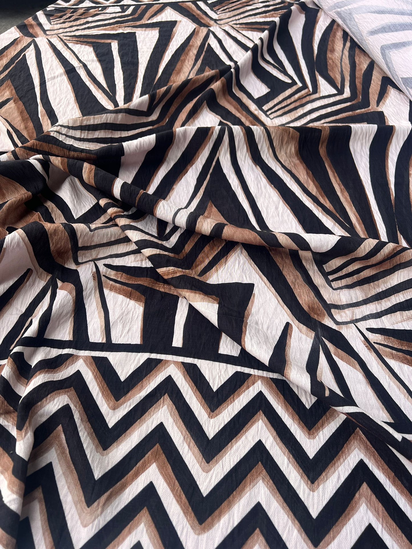 LULU 006 Double Border Print Viscose Crêpe Black&Ecru