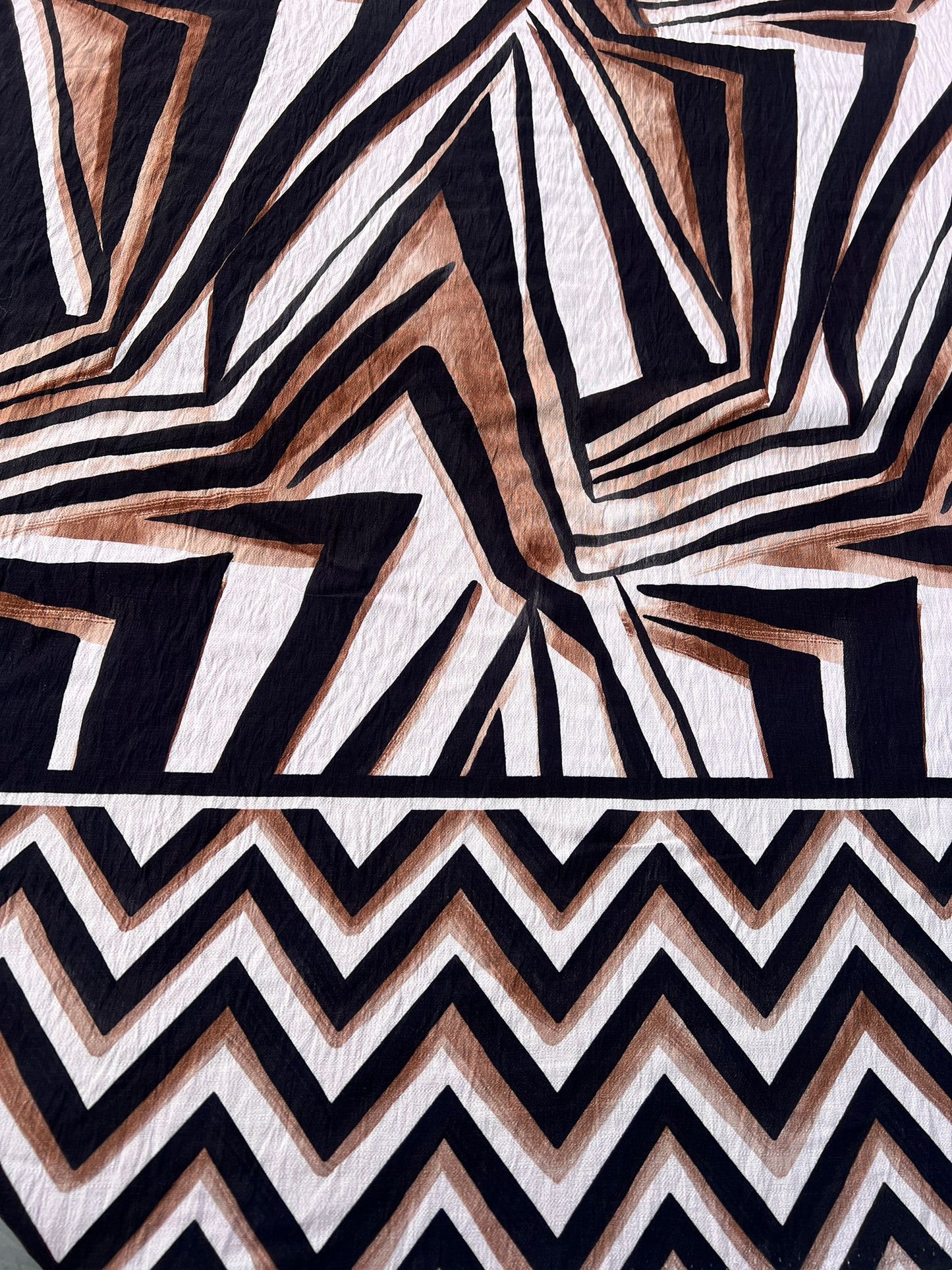 LULU 006 Double Border Print Viscose Crêpe Black&Ecru