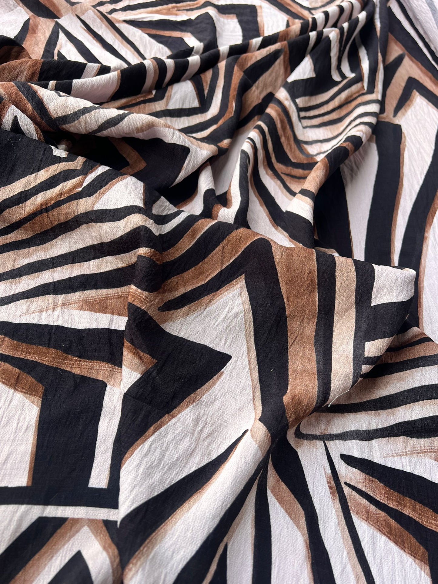 LULU 006 Double Border Print Viscose Crêpe Black&Ecru