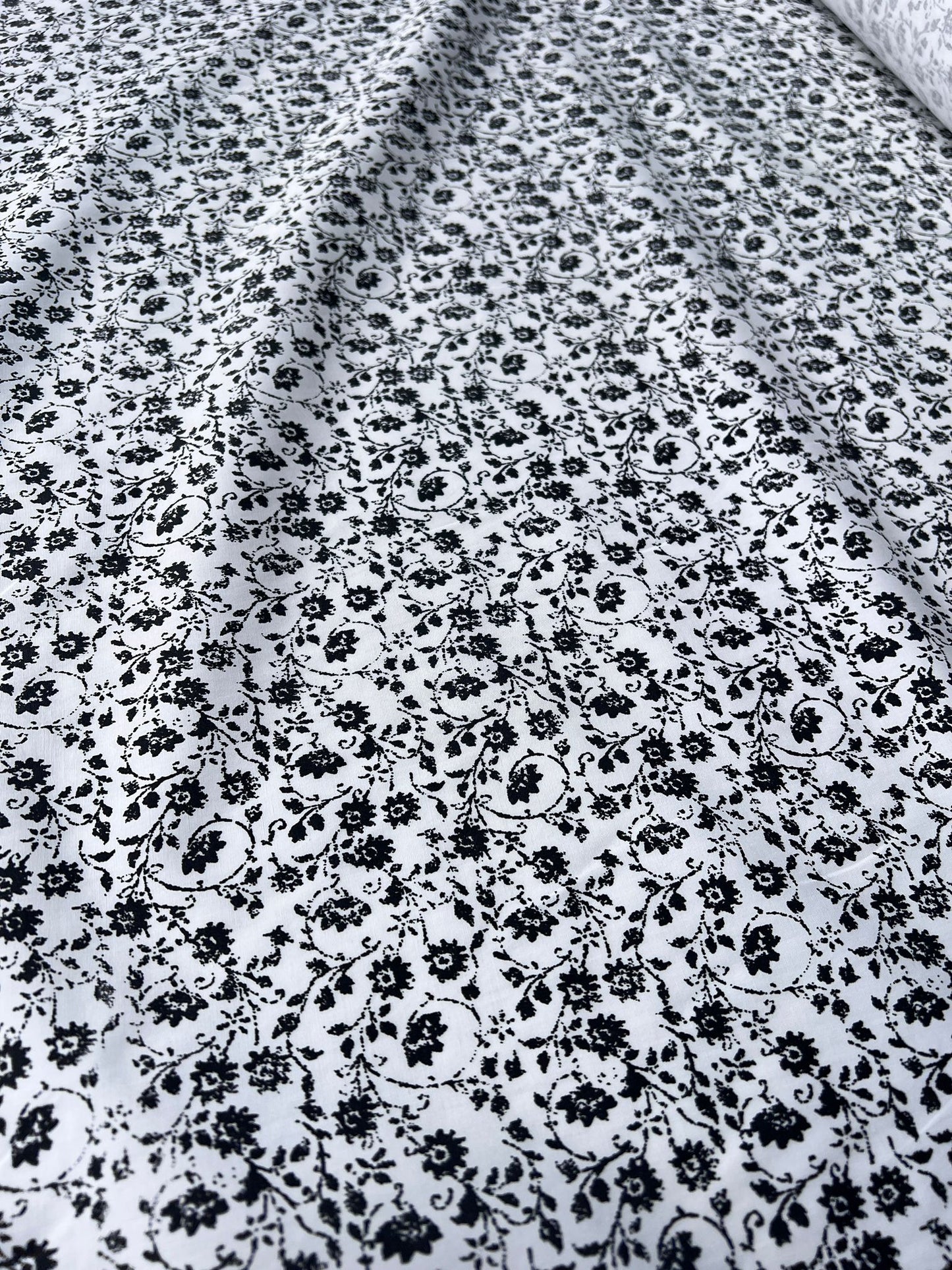 LULU 011 Cotton Poplin Floral Print Black&White