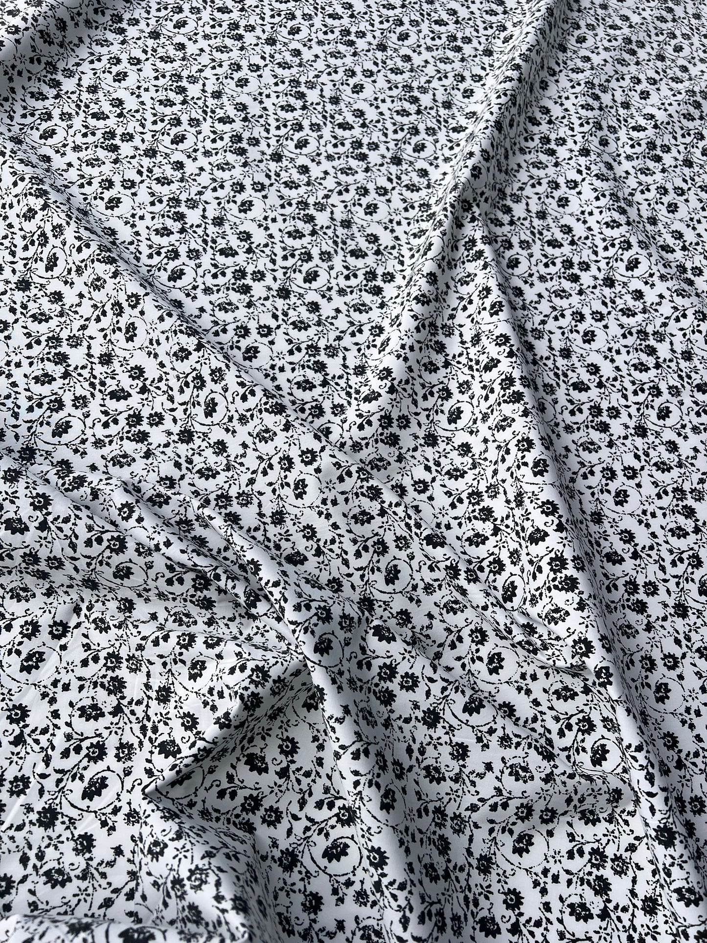 LULU 011 Cotton Poplin Floral Print Black&White