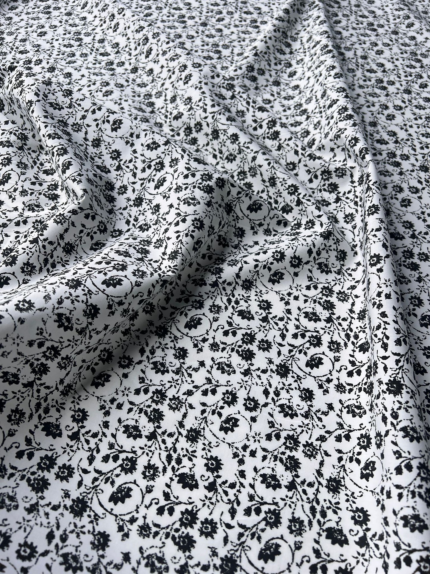 LULU 011 Cotton Poplin Floral Print Black&White