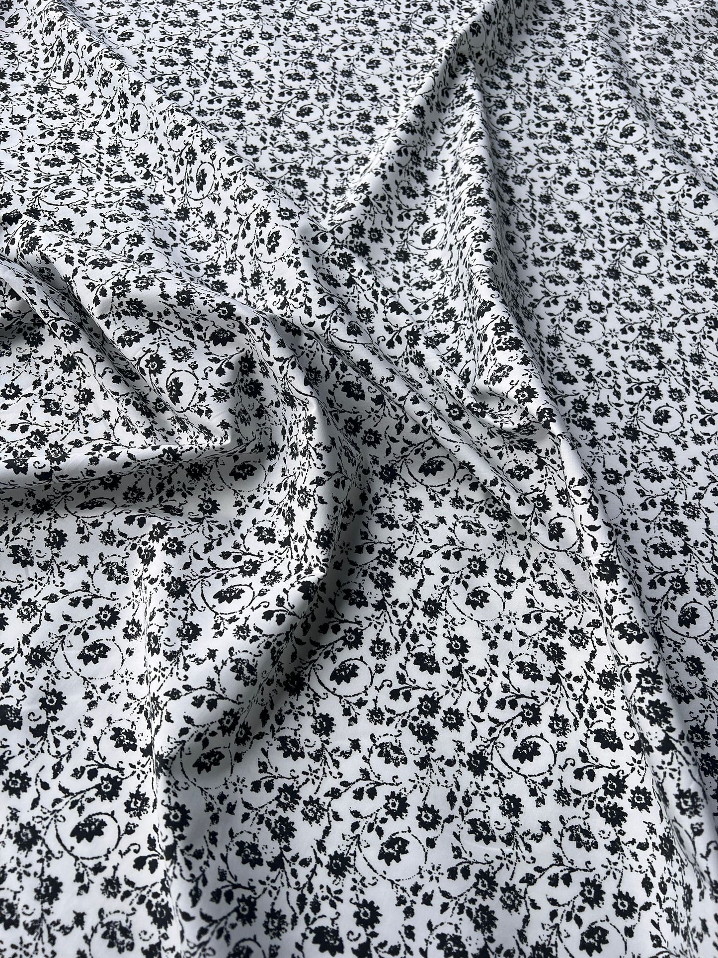 LULU 011 Cotton Poplin Floral Print Black&White