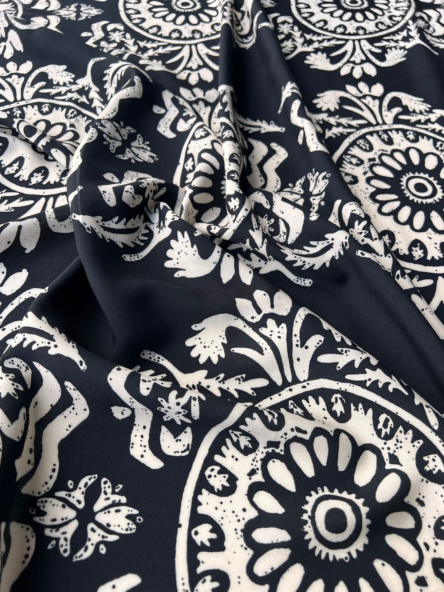 LULU 019 Viscose Medallion Print