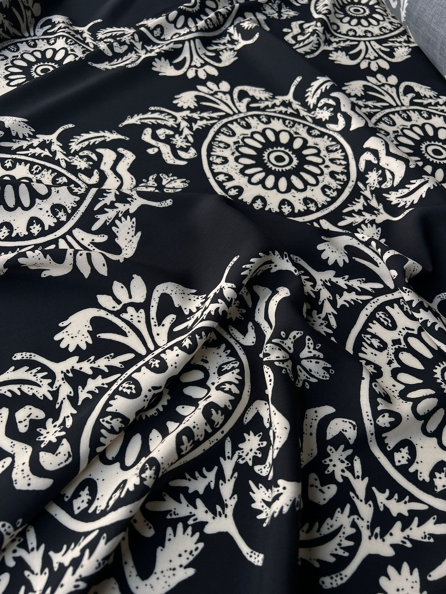 LULU 019 Viscose Medallion Print
