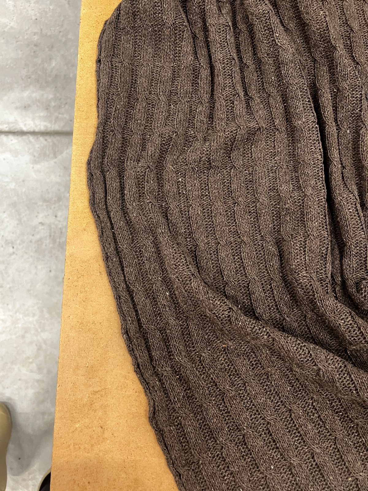 DARIA 039 teddy bear brown knitted cable 100% wool