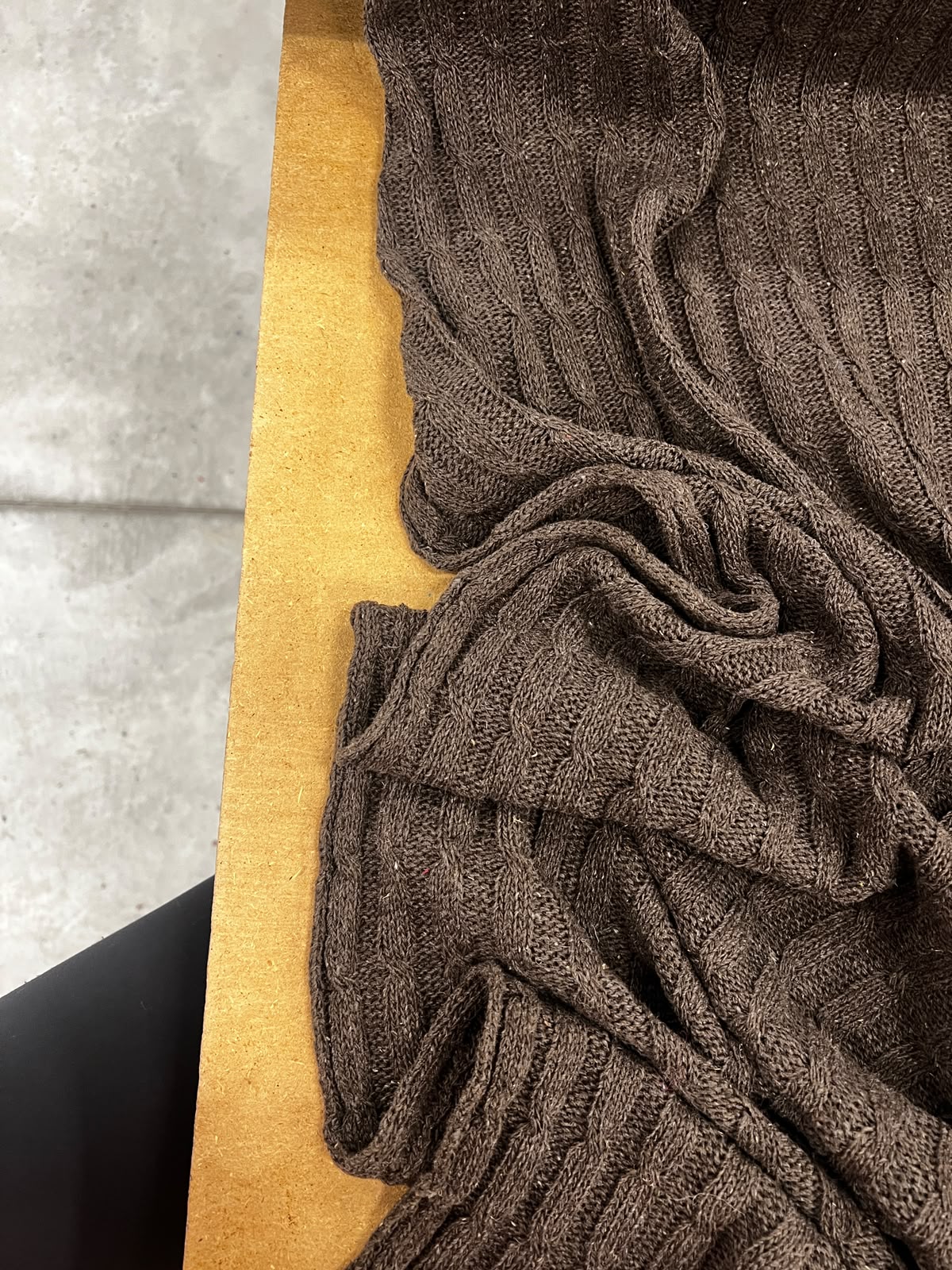 DARIA 039 teddy bear brown knitted cable 100% wool