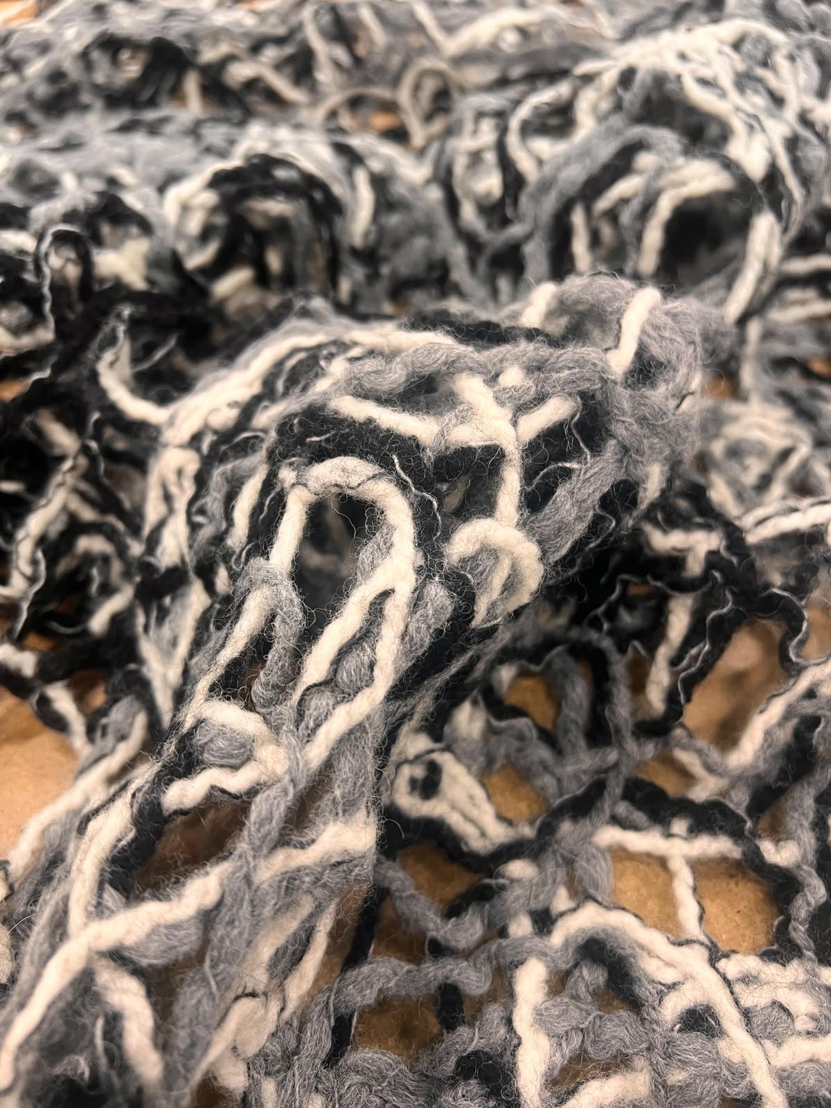 ZOE 029 open-knit crochet wool