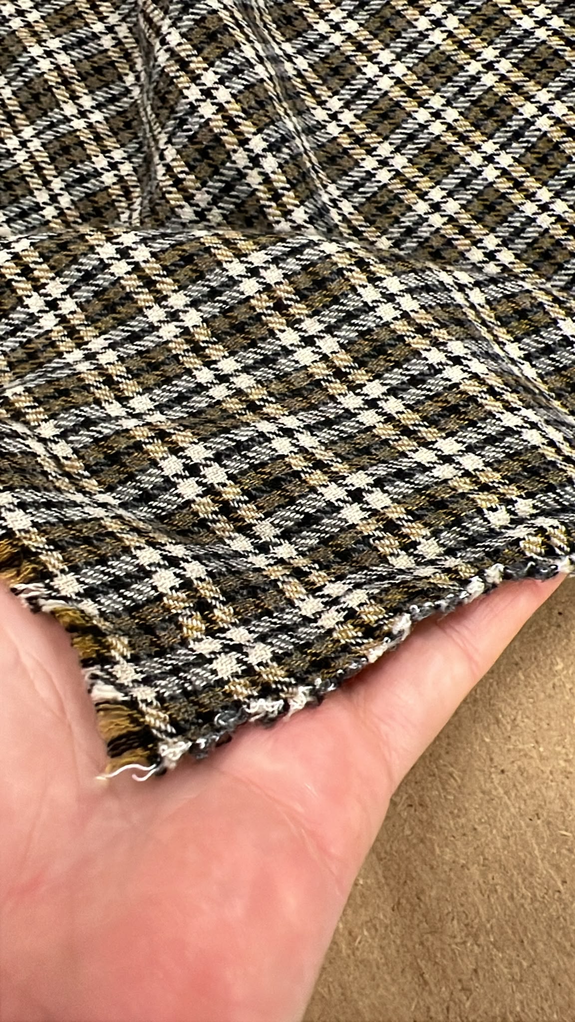 ZOE 042 yarn-dyed check tweed