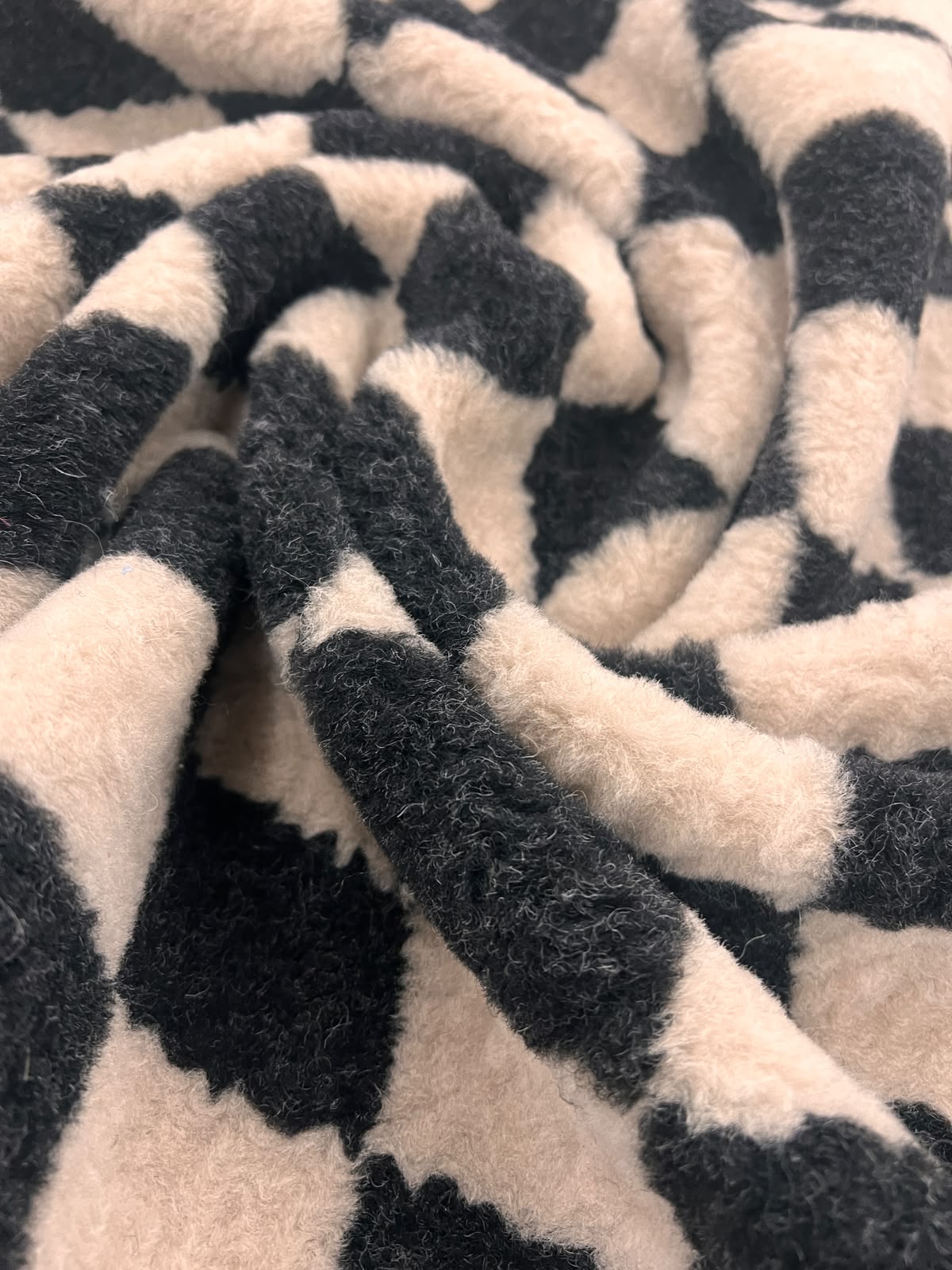 ZOE 065 chechkboard deisgn boiled wool
