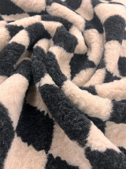 ZOE 065 chechkboard deisgn boiled wool