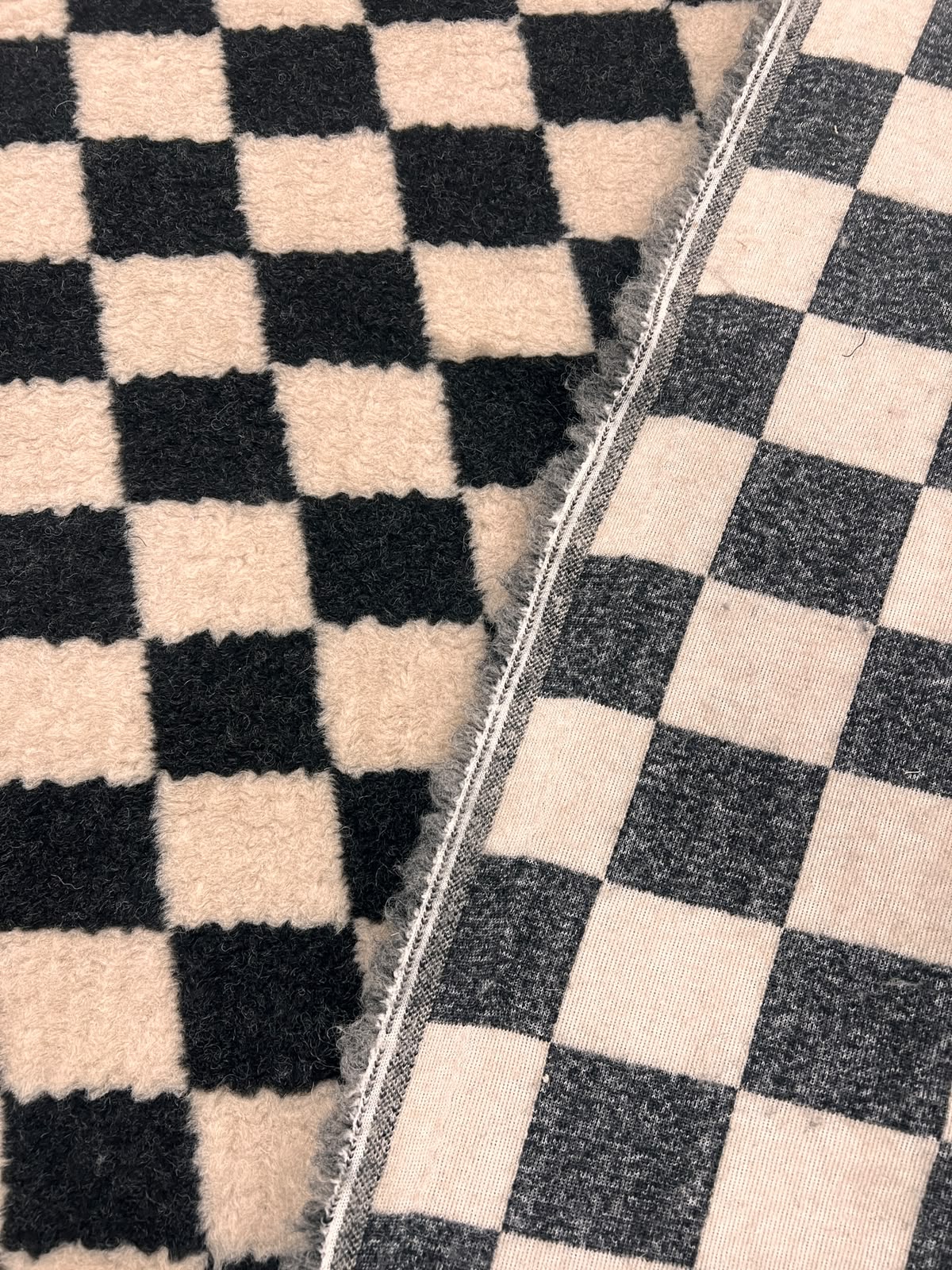 ZOE 065 chechkboard deisgn boiled wool