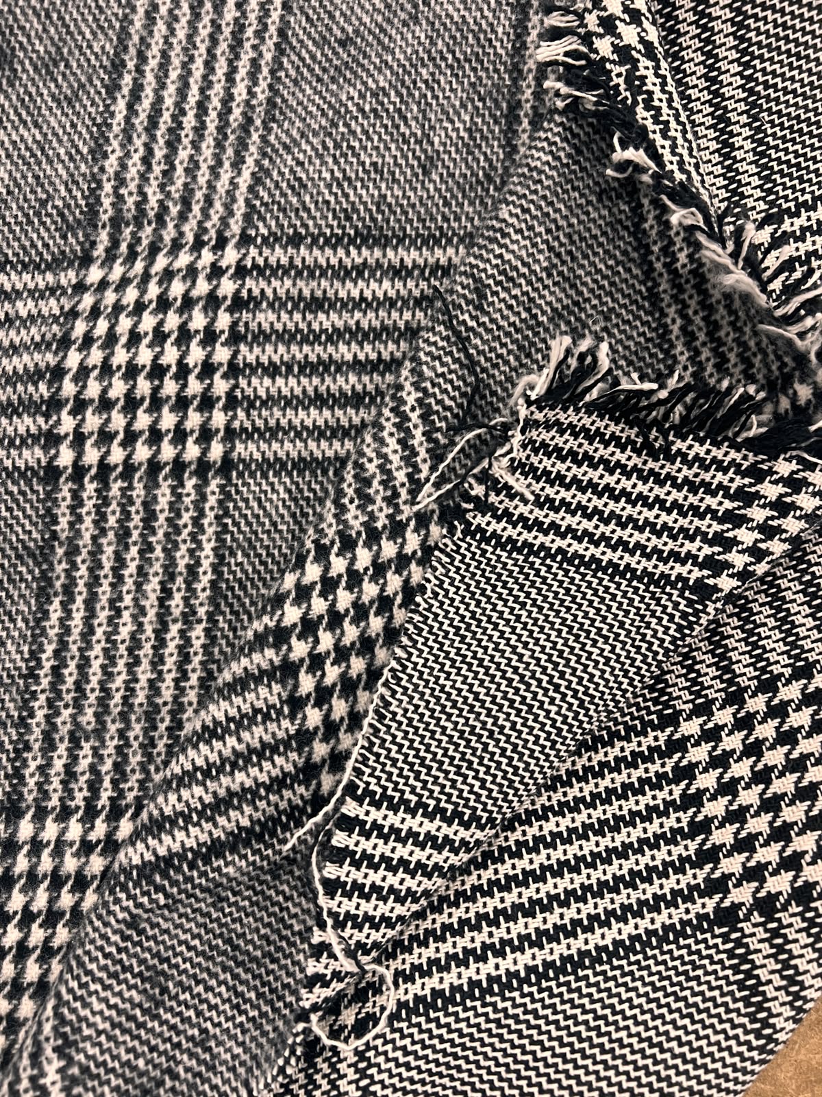 ZOE 073 houndstooth check double face black&white tweed