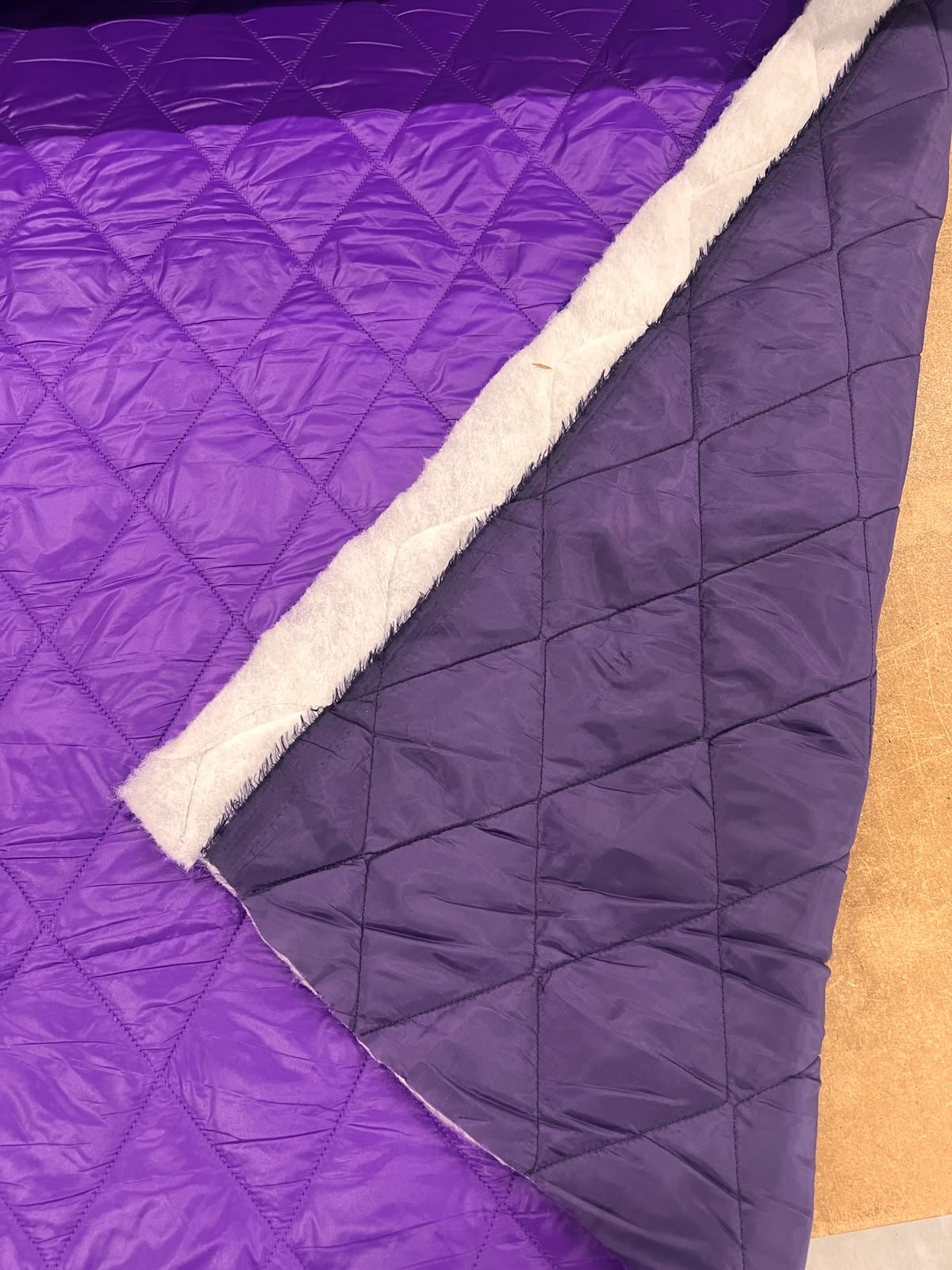 ZOE 097 doubleface aubergine quilted fabric