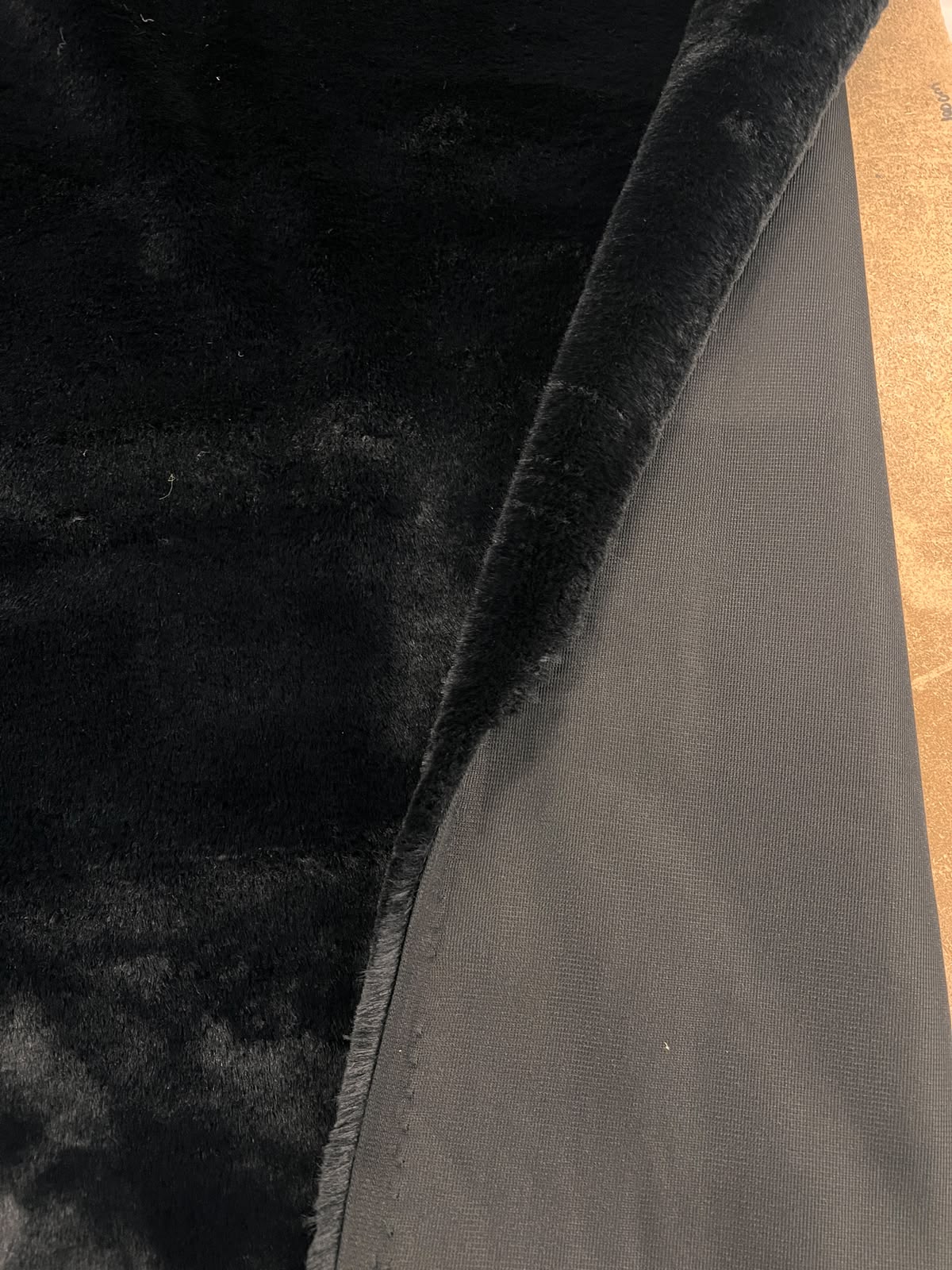 OLAF 002 deep black cuddle milky
