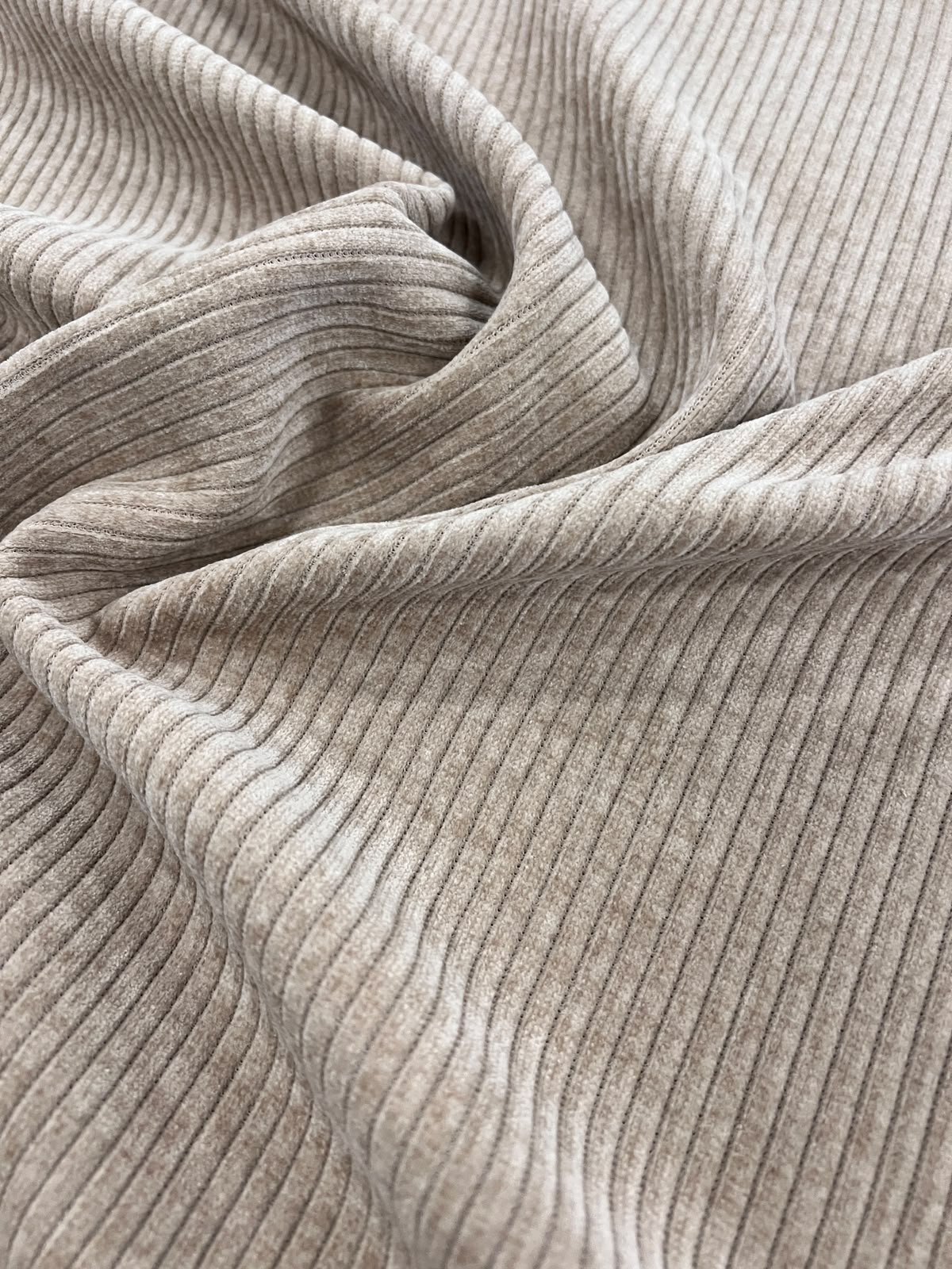 OLAF 005 beige curduroy vertical ribbed