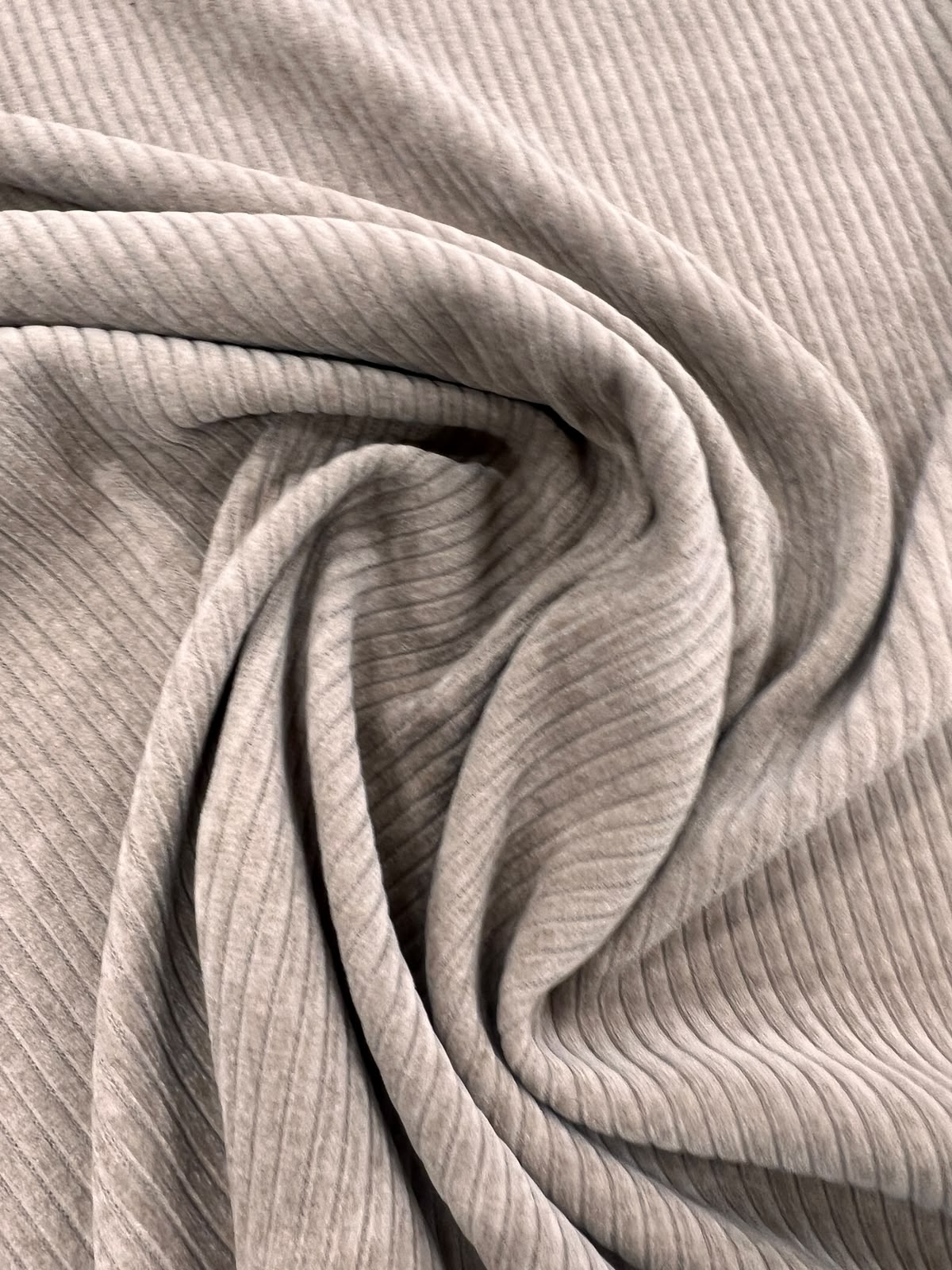 OLAF 005 beige curduroy vertical ribbed