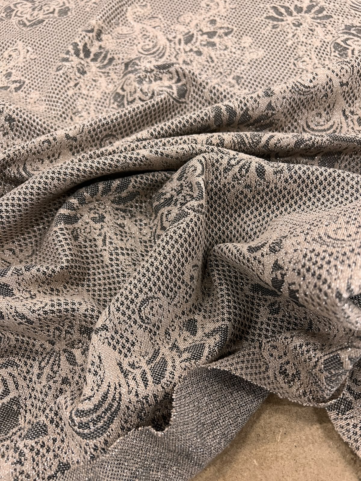 OLAF 006 shiny textured jacquard
