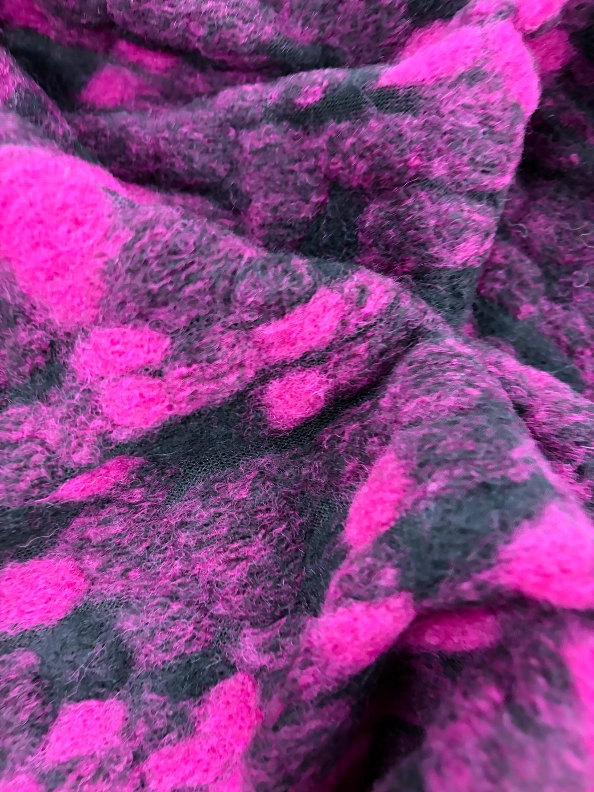 DRACO 029 heavy boiled wool with applicated fuchisia & black