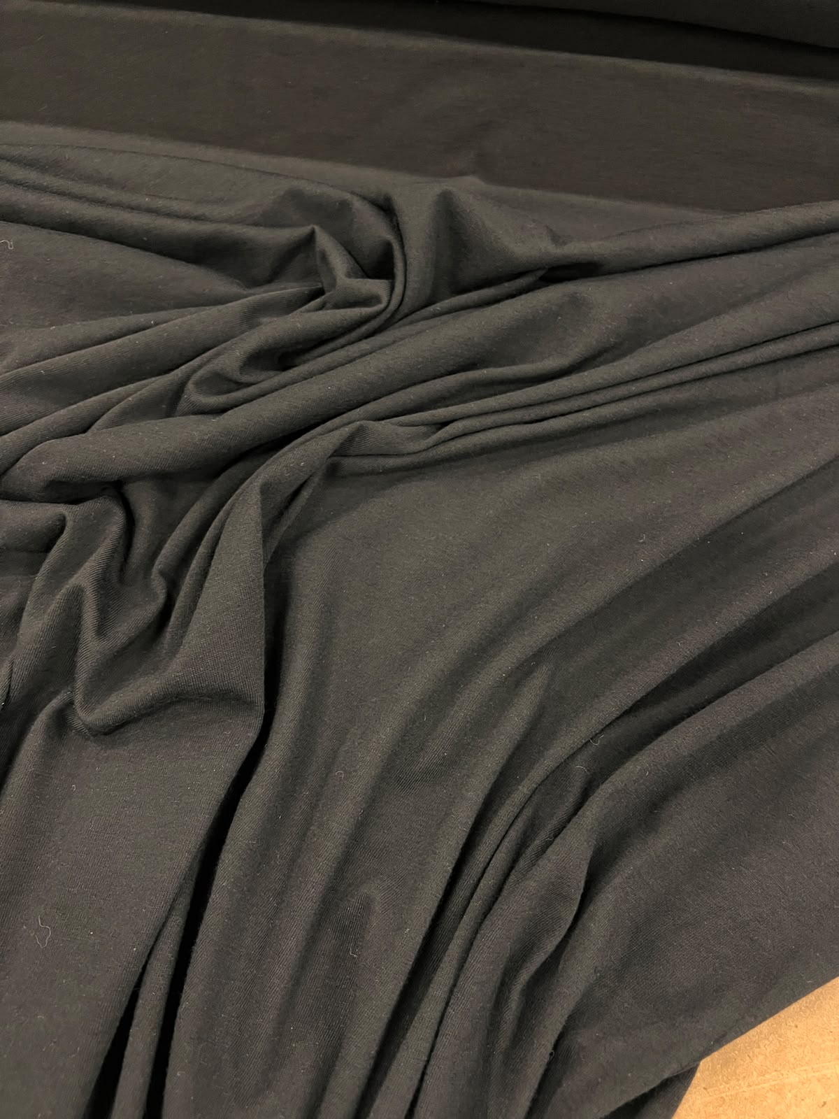 URI 004 premium wool jersey black