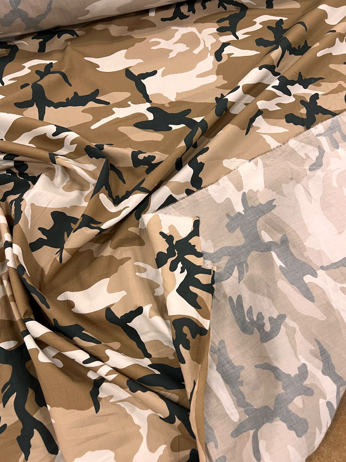 URI 008 AOP camuflage cotton poplin