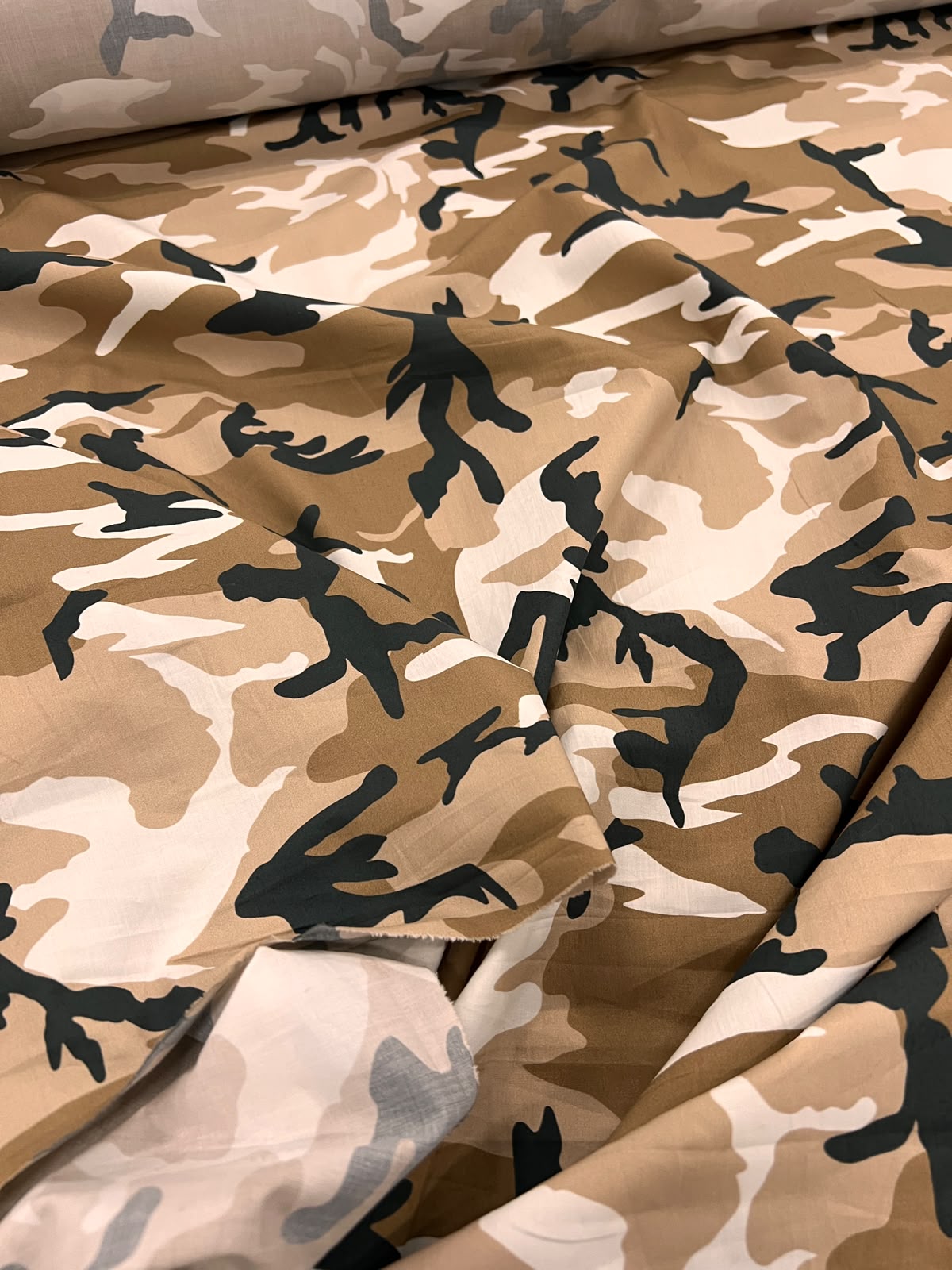 URI 008 AOP camuflage cotton poplin