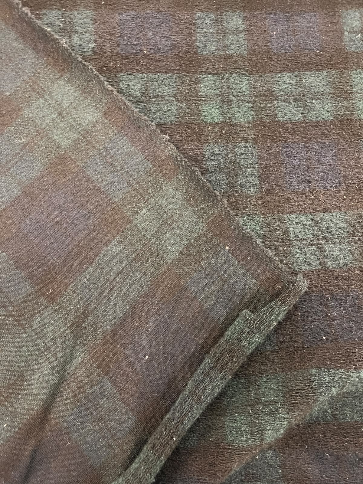 URI 013 green navy checkered boiled wool