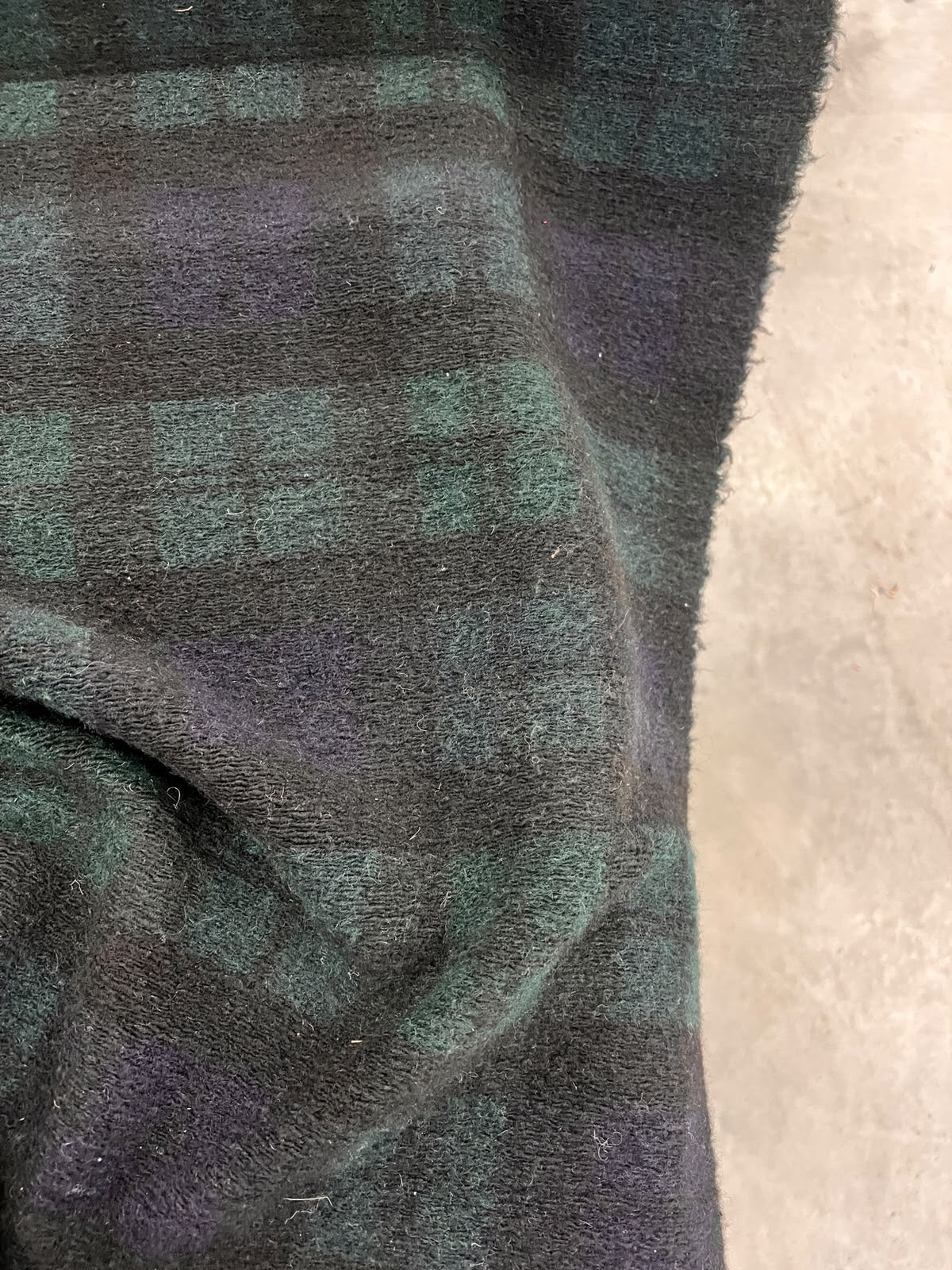 URI 013 green navy checkered boiled wool