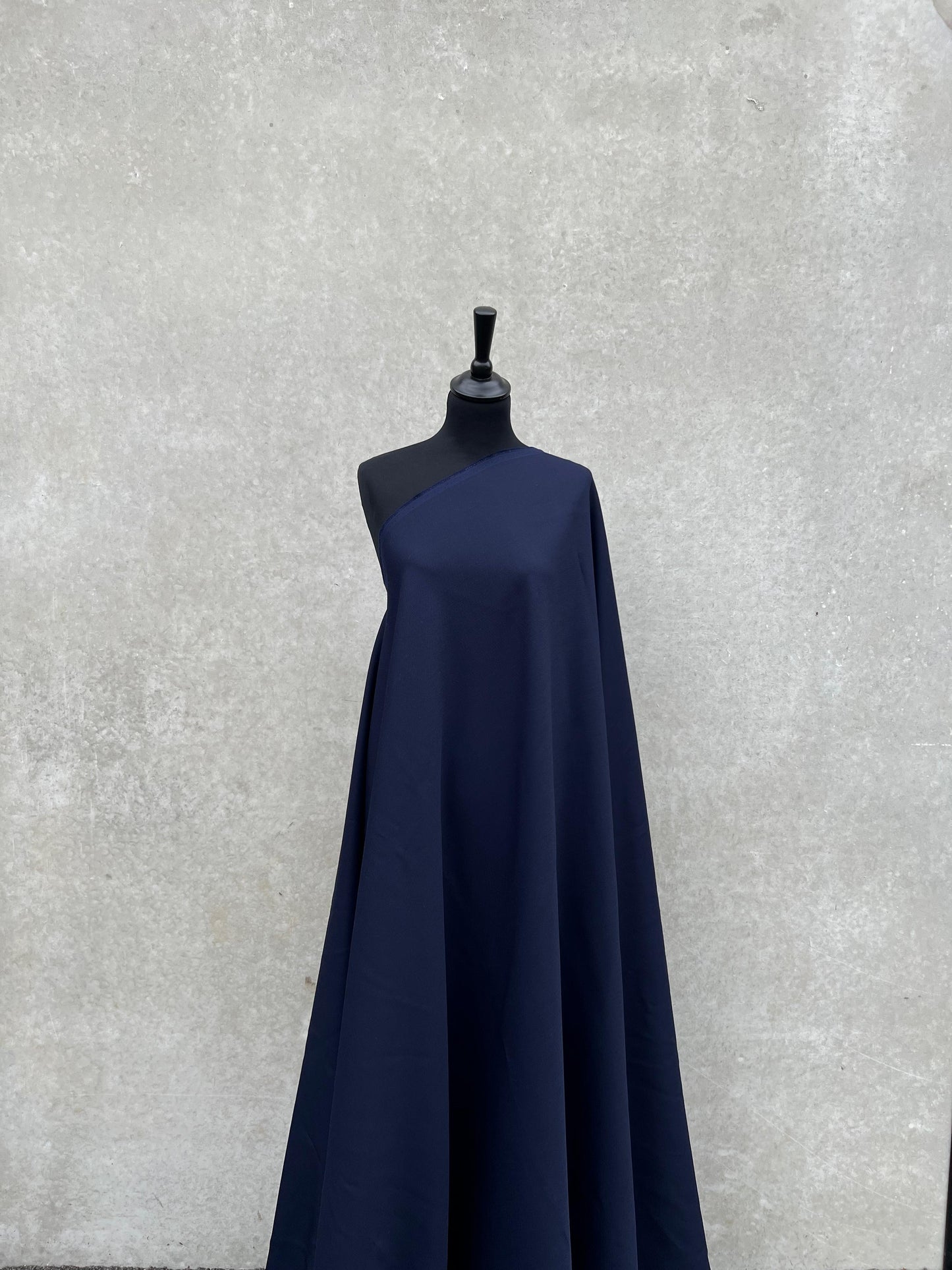 PREM10043 compact and fluid suiting tricotine fabric navy Loro Piana