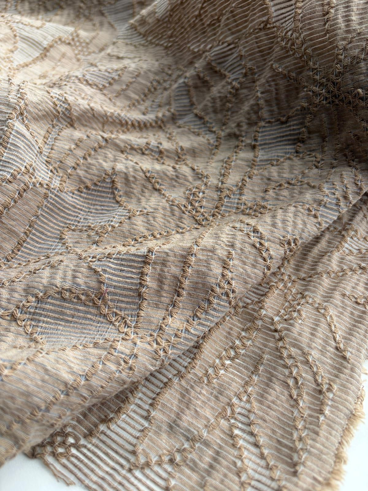DANTE 045 dévoré leaves pattern poly vi co sand