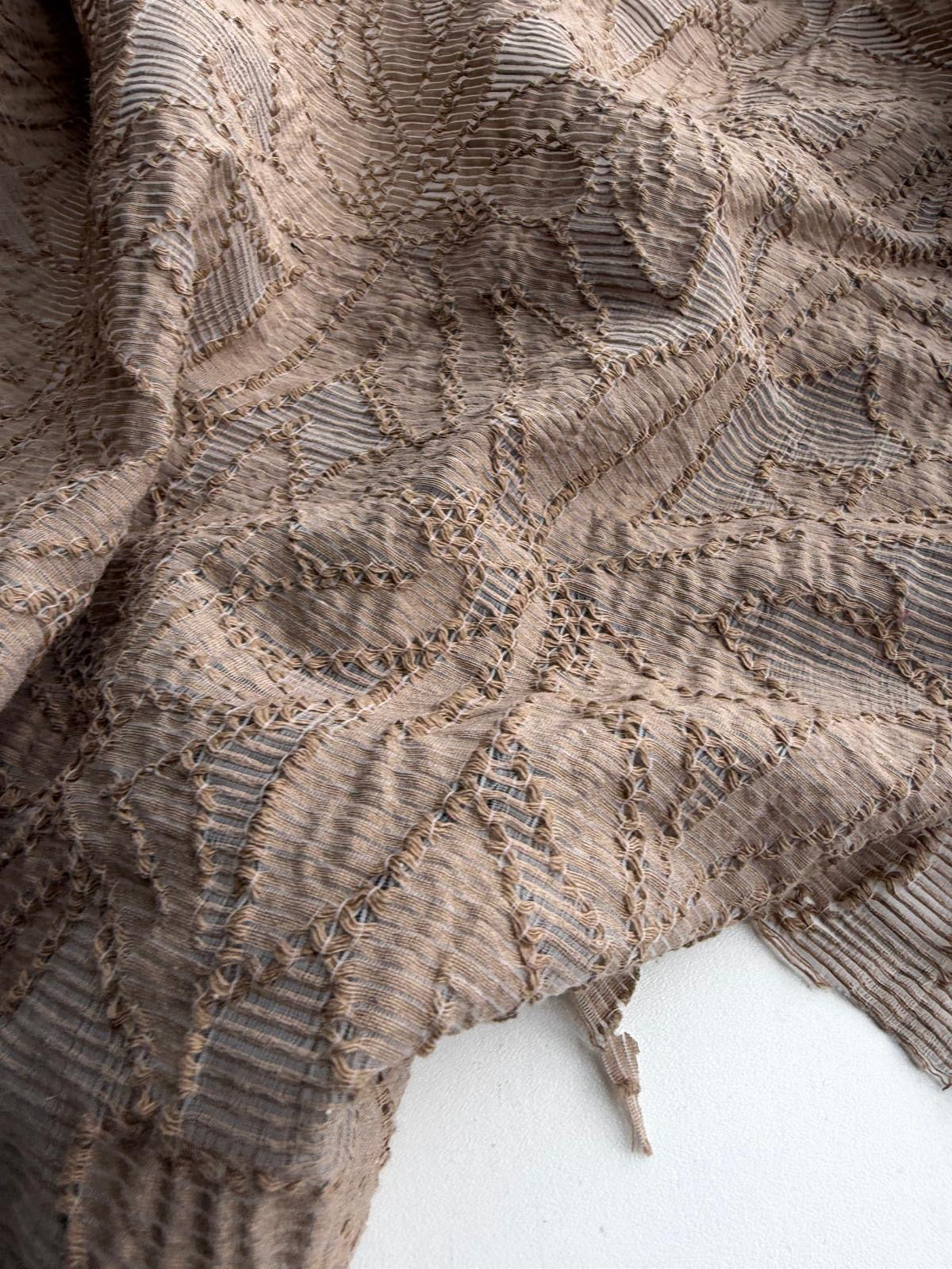 DANTE 045 dévoré leaves pattern poly vi co sand